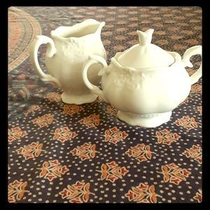 Grace’s Teaware Creamer and Lidded Sugar bowl set